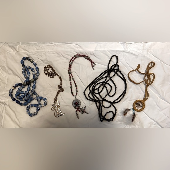 Shoebox full of costume jewelry - Picture 6 of 7